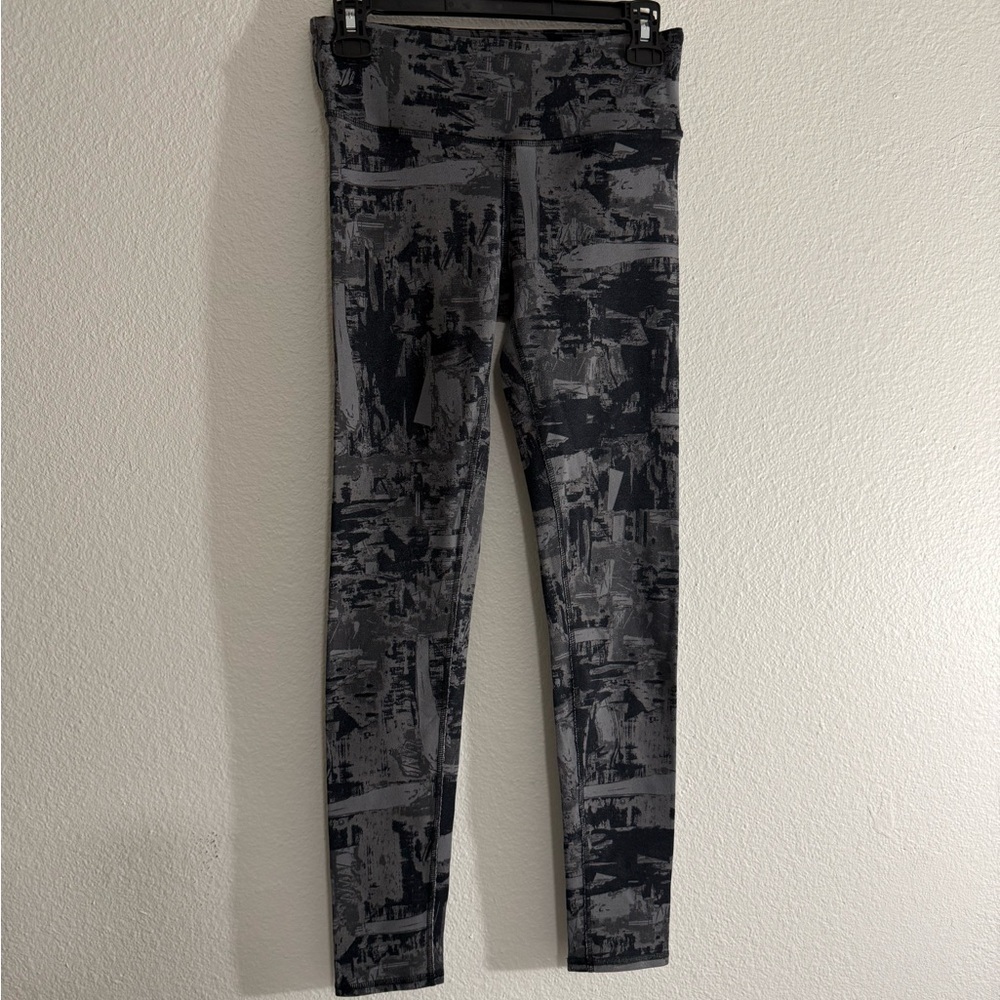 ALO Yoga Abstract Black and Gray Jeggings